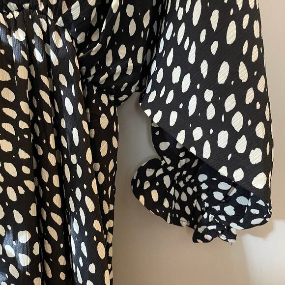 GiGiO Black & White Polka Dot Dress with Batwing Sleeves, Size M, NWOT - Picture 4 of 10
